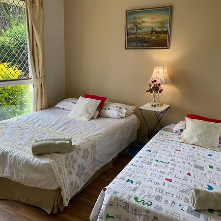 Theme Parks Amituofo Homestay 골드코스트 외부 사진